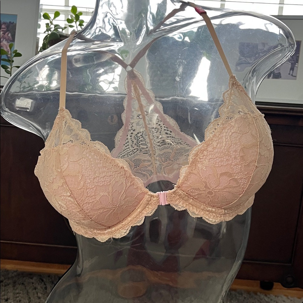 NWT Victoria’s Secret - pink lace, push-up size 34C front closure